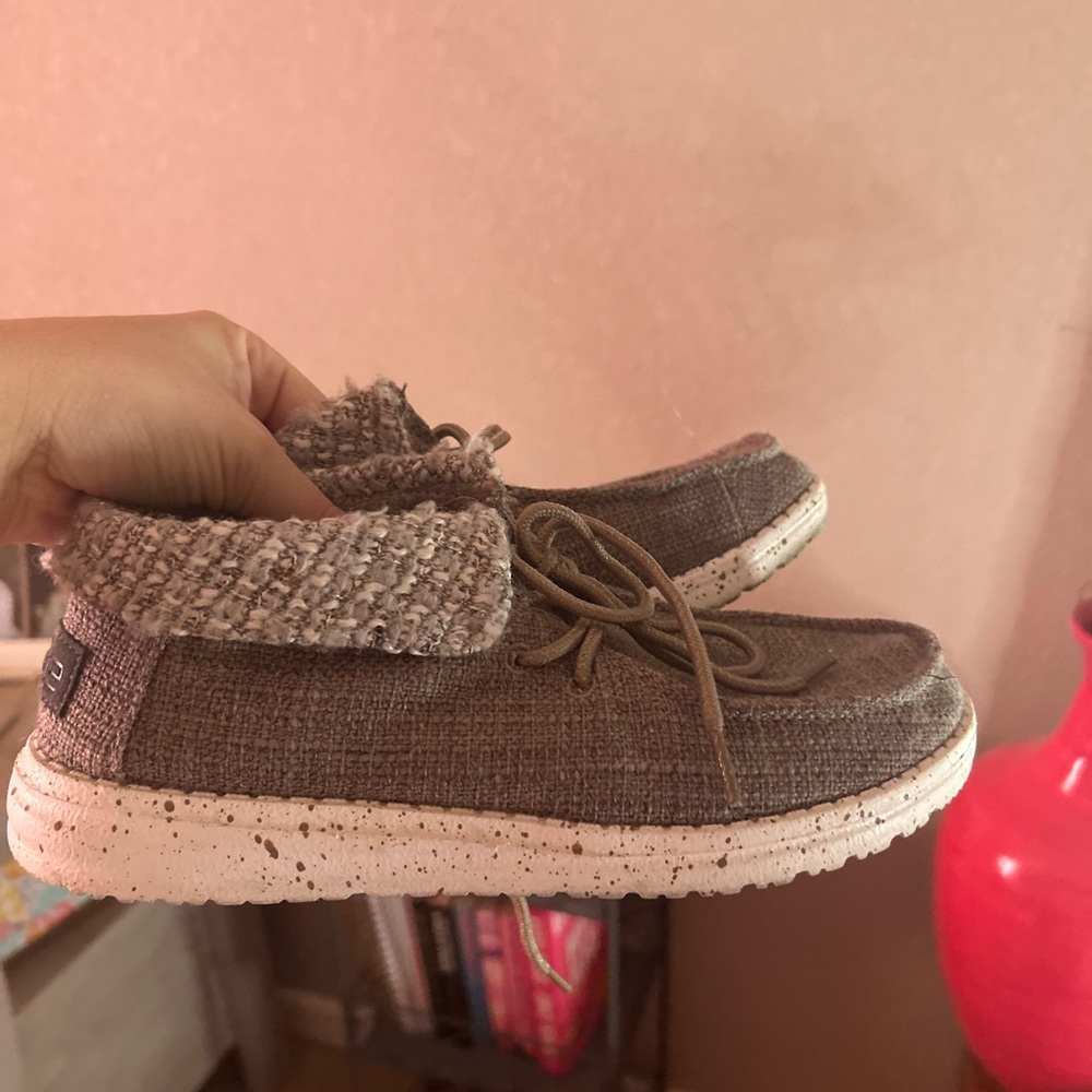 Size 6 Women’s Hey Dude shoes